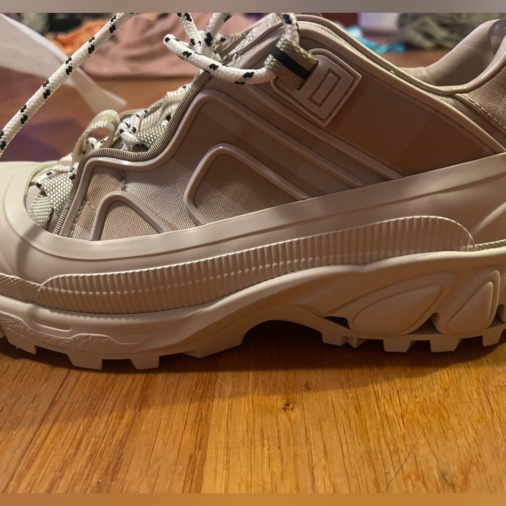 Burberry Arthur Check Sneakers - Picture 10 of 14